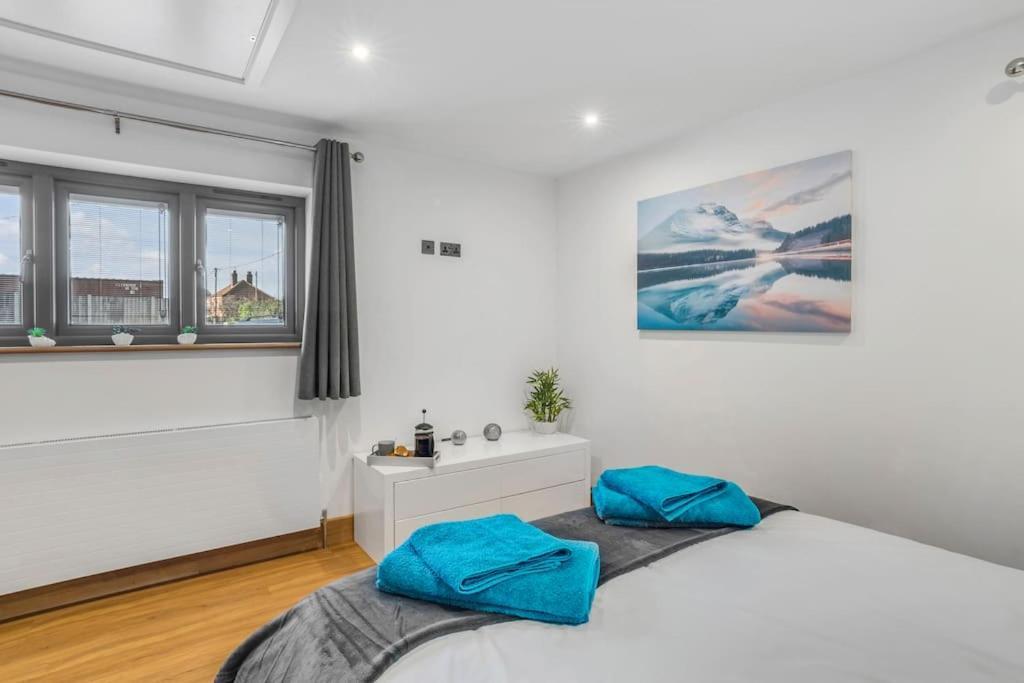 Isabel'S Wing! A Stunning 2 Bedroom Property 诺里奇 外观 照片